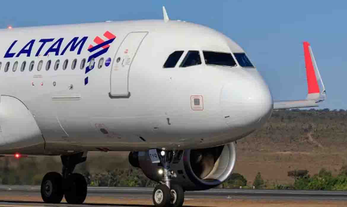 Em menos de 1 hora dois aviões colidem com pássaros em Guarulhos.